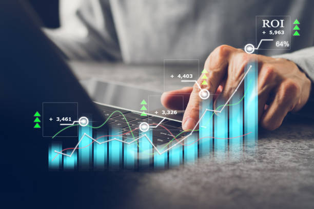 laptop oder computer mit diagramm. investitionen in wirtschaft und finanzen - kapitalrendite stock-fotos und bilder