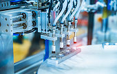 pneumatische-roboter-kolbensaugeinheit-auf-industriemaschine.jpg?b=1&s=170x170&k=20&c=XqwchU0T_b5QUcSpDKzyxiXp9YG2KQLSWm8bVMXTGMI=