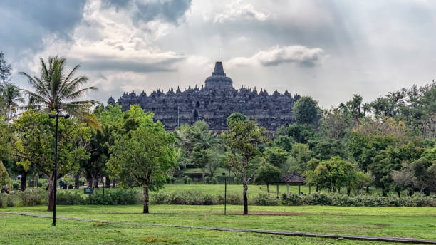 인도네시아 자바 중심부의 보로부두르 단지 - borobudur ruins 뉴스 사진 이미지