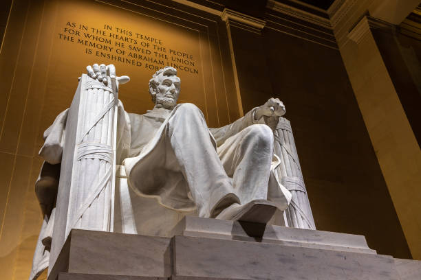 estatua de abraham lincoln en washington - abraham lincoln washington dc statue president fotografías e imágenes de stock