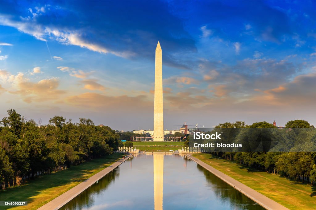 Washington Monument in Washington DC Washington Monument in a sunny day in Washington DC, USA Washington Monument - Washington DC Stock Photo