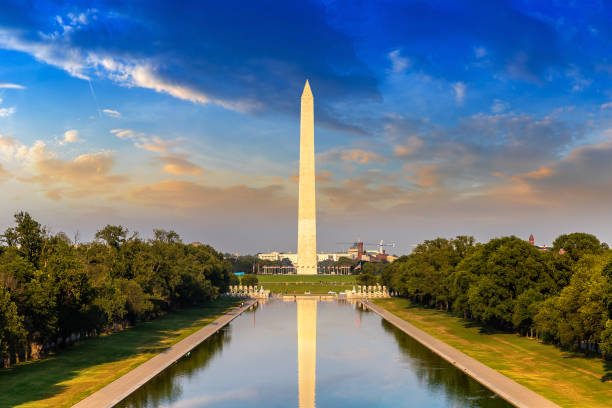 washington monument in washington dc - washington dc monument sky cloudscape imagens e fotografias de stock