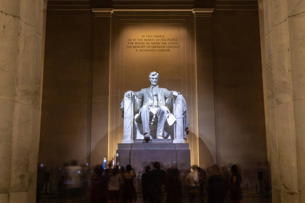 abraham lincoln statue in washington - lincoln memorial washington dc people abraham lincoln stock-fotos und bilder