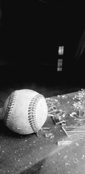 riquadro rotto - baseballs baseball breaking broken foto e immagini stock