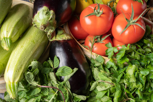 świeże warzywa - eggplant vegetable tomato fruit zdjęcia i obrazy z banku zdjęć