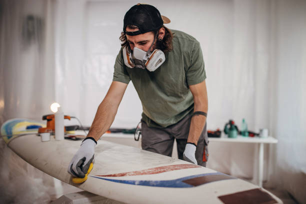 istock Man polishing surfboard 1346153993
