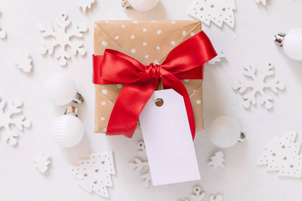 istock Christmas Gift Box with blank gift tag top view, Mockup 1346178162