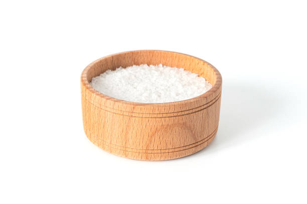 白い背景に隔離された木製のボウルの塩。 - healthcare and medicine iodine salt isolated on white ストックフォトと画像