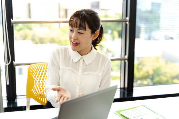 istock Showing a laptop and having a meeting 1346198575