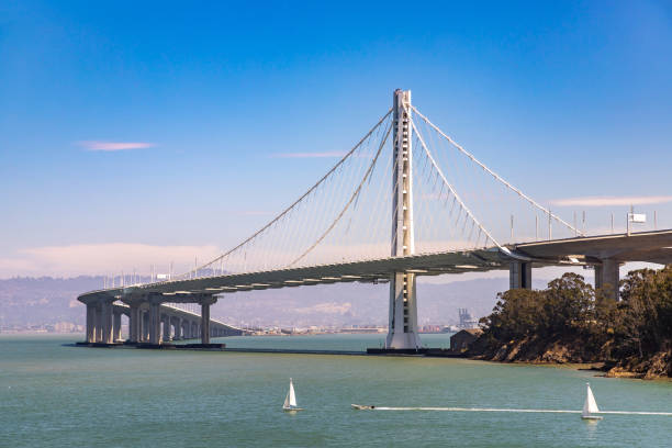 new bay bridge à san francisco - port of oakland photos et images de collection