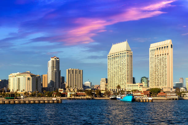 マリーナ地区のサンディエゴ湾 - day san diego california harbor downtown district ストックフォトと画像