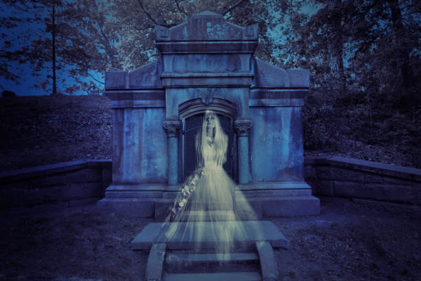 жуткий женский призрак за пределами мавзолея, построенного на склоне холма - ghost women caucasian transparent стоковые фото и изображения