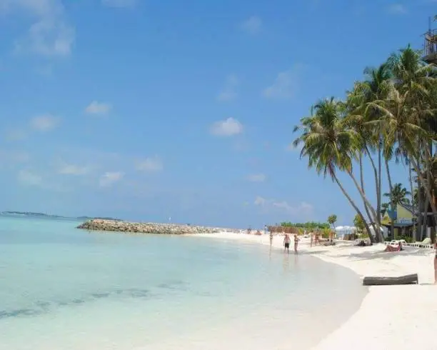 Maafushi, Maafushi is one of the inhabited islands of Kaafu Atoll and the capital of Medhu Uthuru Province