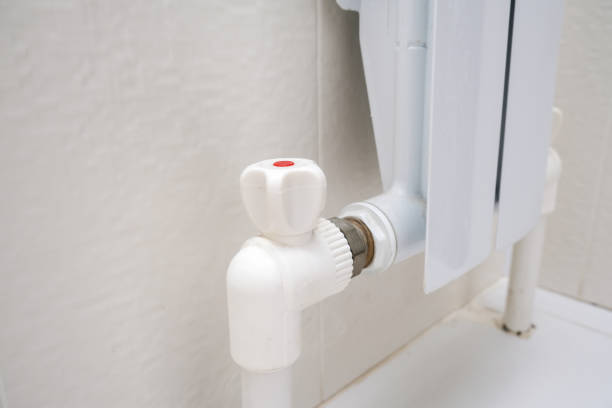 istock Heat regulation on a heating radiator. Temperature regulator, thermostatic radiator 1346247279