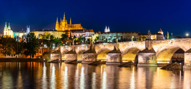prague night panorama. prague castle and charles bridge above vltava river, praha, czech republic - ponte carlos imagens e fotografias de stock