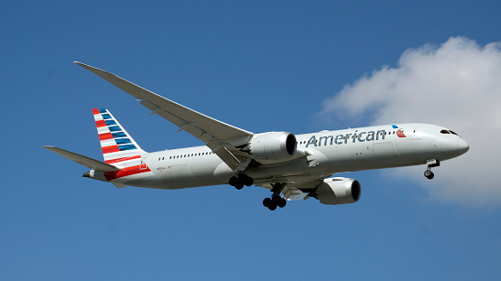 Chicago, IL, USA. American Airlines Boeing 787 Dreamliner prepares for landing at Chicago O'Hare International Airport.