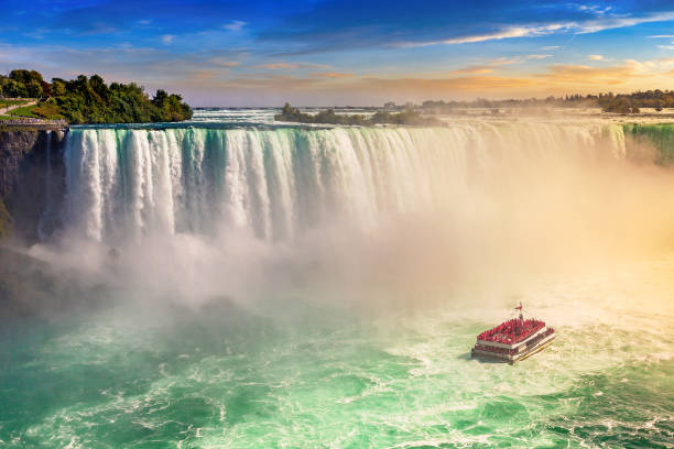 wodospad niagara, horseshoe falls - niagara falls falling people usa zdjęcia i obrazy z banku zdjęć