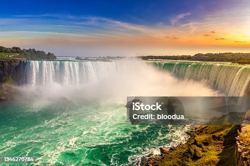 istock Niagara Falls, Horseshoe Falls 1346270784