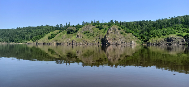 Naturaleza virgen, paz y tranquilidad en el río Amur. photo