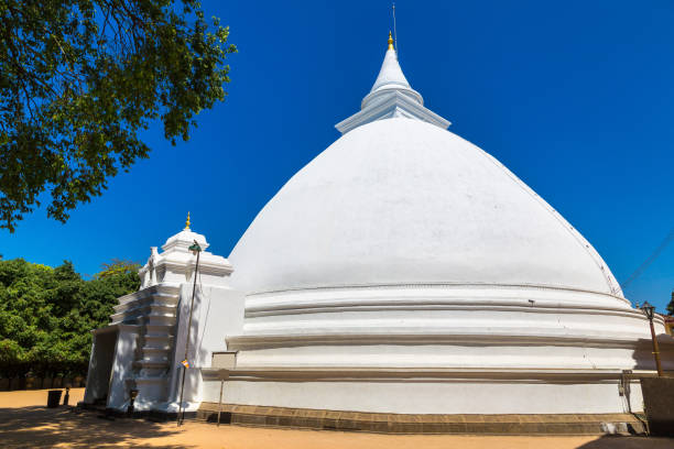 istock Kelaniya Raja Maha Viharaya temple 1346279029