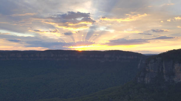 istock sunset shot from echo point at katoomba in nsw 1346294702