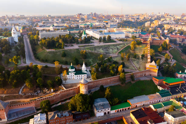 foto aérea de nizhny novgorod pela manhã - novgorod - fotografias e filmes do acervo