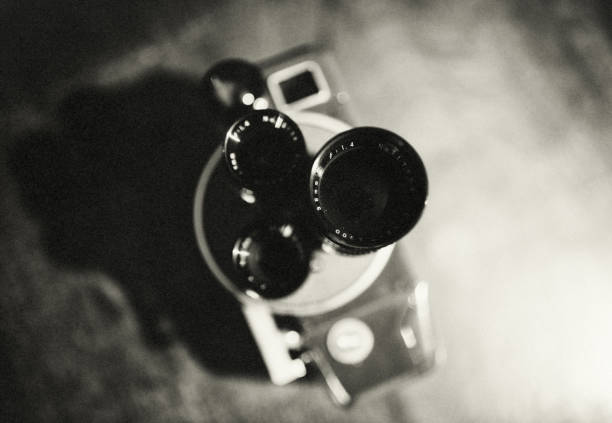la vieja cámara de cine super 8. - art movie retro revival camera fotografías e imágenes de stock