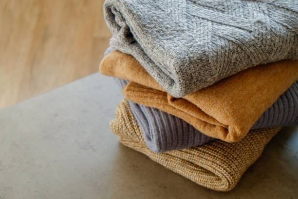 stack of sweaters - camisola imagens e fotografias de stock