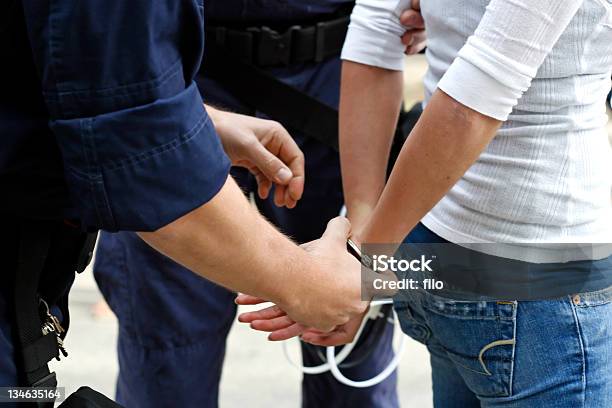 Handcuffed 체포에 대한 스톡 사진 및 기타 이미지 - 체포, 수갑, 여자