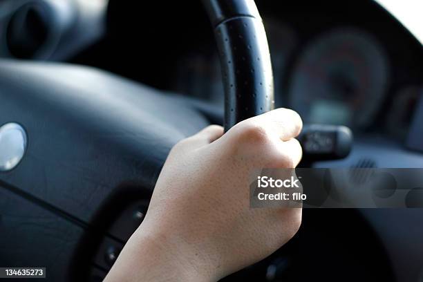 Foto de Cuidado De Motorista e mais fotos de stock de Agarrar - Agarrar, Volante - Parte de Veículo, Exame de Motorista