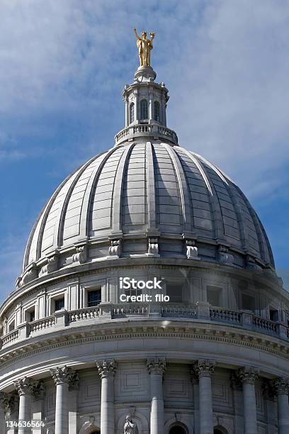 Capitolio Del Estado De Wisconsinmiss Adelante Foto de stock y más banco de imágenes de Arquitectura - Arquitectura, Autoridad, Azul