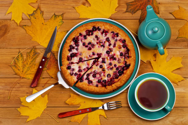 homemade berry pie and cup of tea on wooden table. top view. - raspberry table wood autumn imagens e fotografias de stock