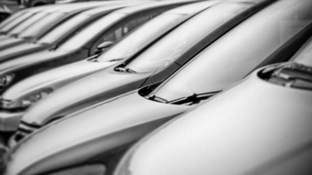 istock Cars in a row 1346384663