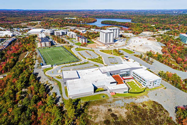 vista aerea della scuola superiore - school secondary school building building exterior high school foto e immagini stock