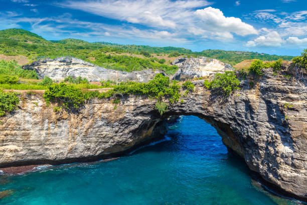 istock Brocken Beach in Nusa Penida 1346429629