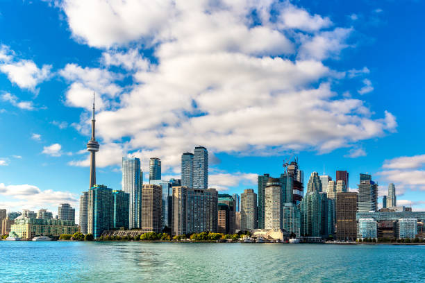 istock Toronto skyline in a sunny day 1346432643