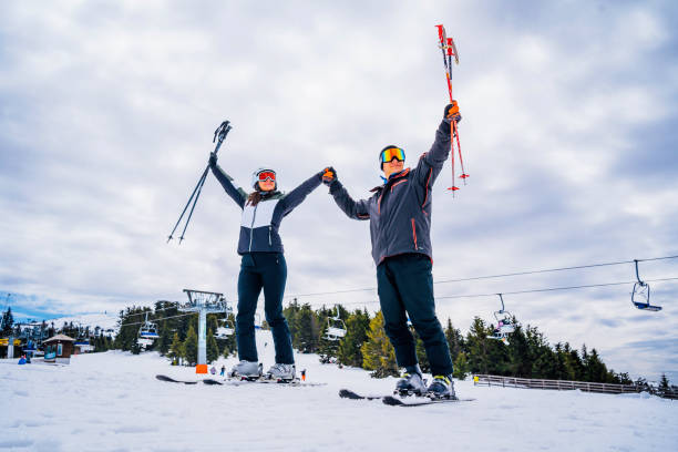 istock Couple on ski holiday 1346438969