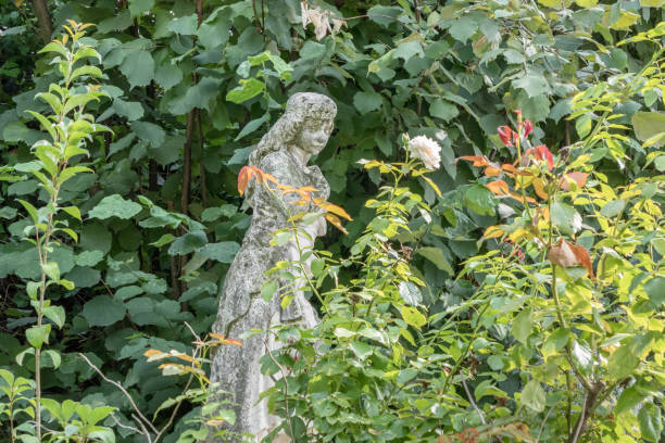 Statue of a woman