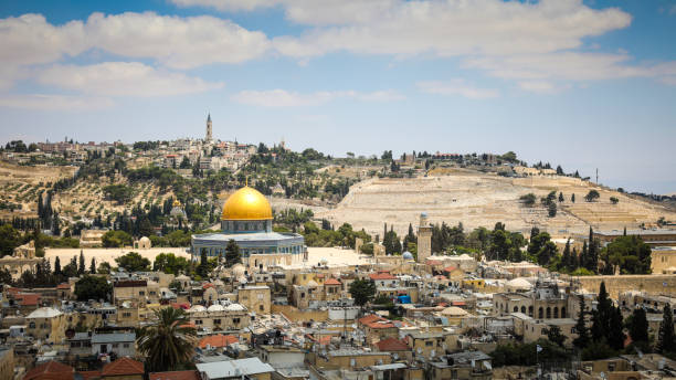 vista aérea del paisaje urbano de la ciudad vieja de jerusalén - jerusalem fotografías e imágenes de stock