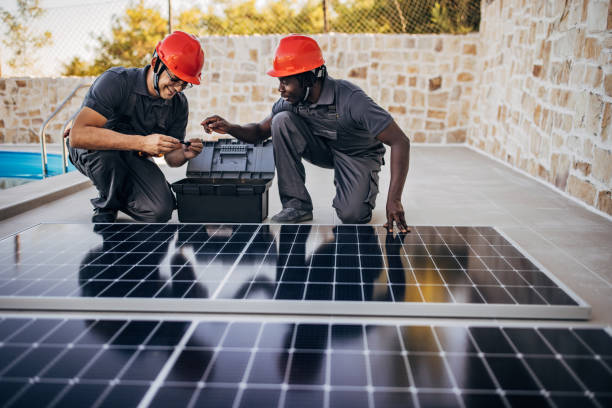 istock Male solar panels installers 1346509533