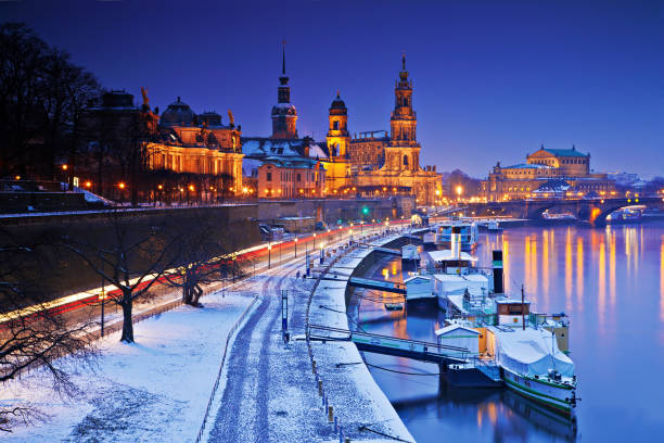 altstadt von dresden im winter, deutschland - sachsen stock-fotos und bilder