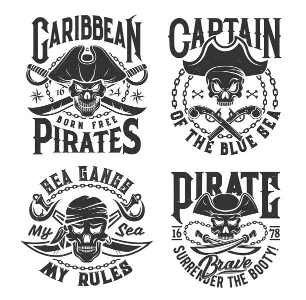 t-shirt-prints mit piratenschädel-maskottchen in dreihorn - skull dirty insignia grunge stock-grafiken, -clipart, -cartoons und -symbole