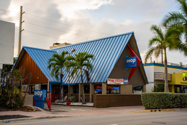 Ihop Restaurant Miami Beach now hiring sign posted Miami Beach, FL, USA - October 13, 2021: Ihop Restaurant Miami Beach now hiring sign posted Ihop stock pictures, royalty-free photos & images