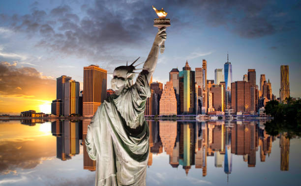statue de la liberté de manhattan - statue of liberty usa new freedom photos et images de collection