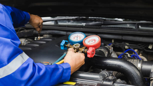 Car air conditioner check service, leak detection, fill refrigerant.Device and meter liquid cooling in the car by specialist technicians. stock photo