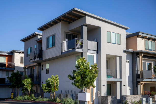 istock Suburban Multi-family  Housing 1346695340
