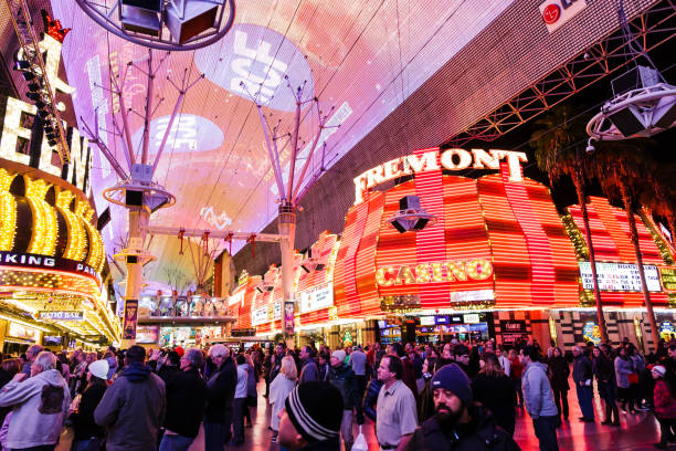 facciata del casinò di fremont sulla fremont street experience di notte - las vegas metropolitan area the las vegas strip casino sign foto e immagini stock