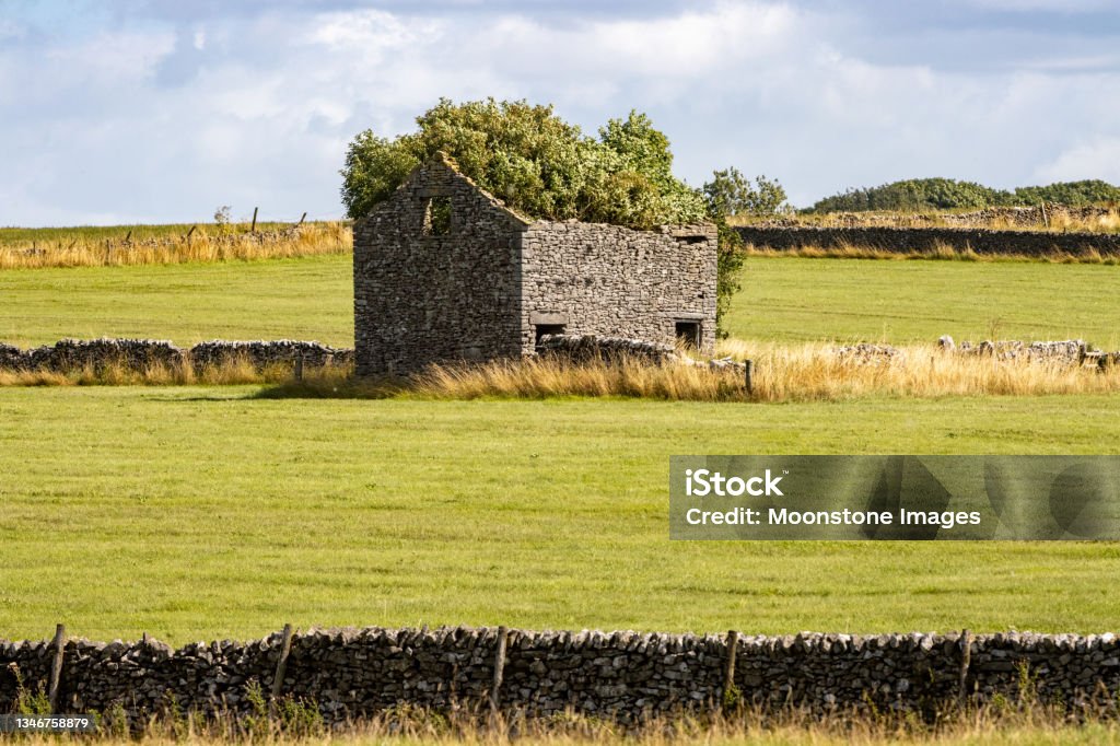 Abandoned Building in Peak District National Park, England Stone Wall Stock Photo