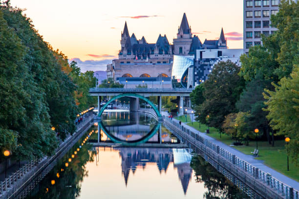 Downtown at sunset The historic Chateau Laurier at the golden hour in Ottawa, Ontario, Canada fairmont chateau laurier stock pictures, royalty-free photos & images