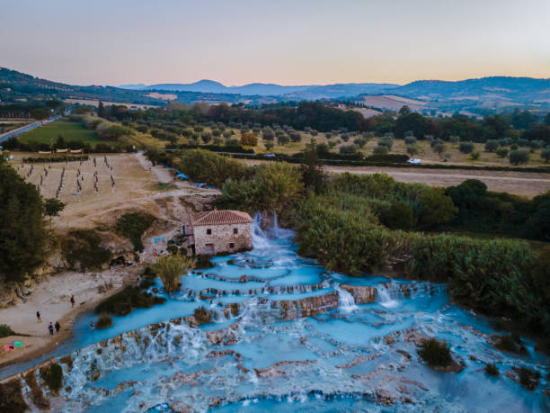 toscane italy, natural spa with waterfalls and hot springs at saturnia thermal baths, grosseto, tuscany, italy aerial view on the natural thermal waterfalls at saturnia - waterfall health spa man made landscape imagens e fotografias de stock